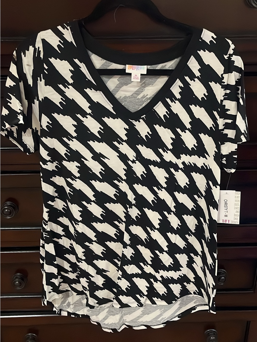 LuLaRoe Black & White Houndstooth V-Neck Short Sleeve Top